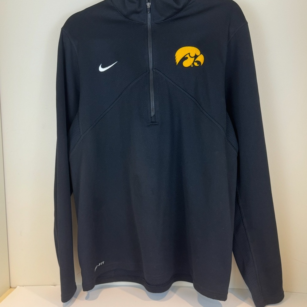 Nike Iowa Hawkeyes Men's large Black and Yellow Quarter-Zip dri-fit